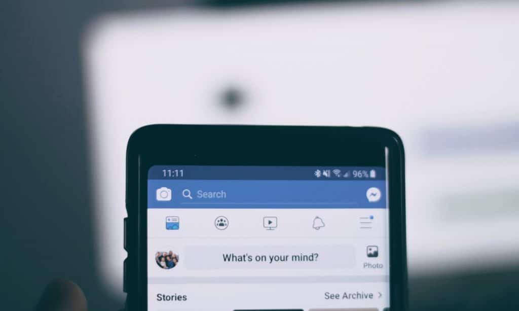 Facebook what's on your mind smartphone app