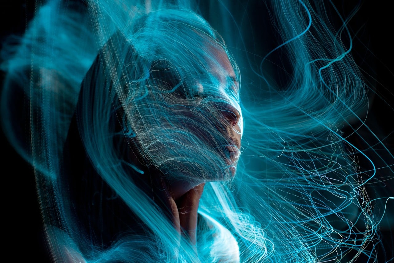 Dreamlike portrait of a woman surrounded by soft glowing light and abstract elements symbolizing imagination and the desire to reduce mental noise and reconnect with inner clarity.